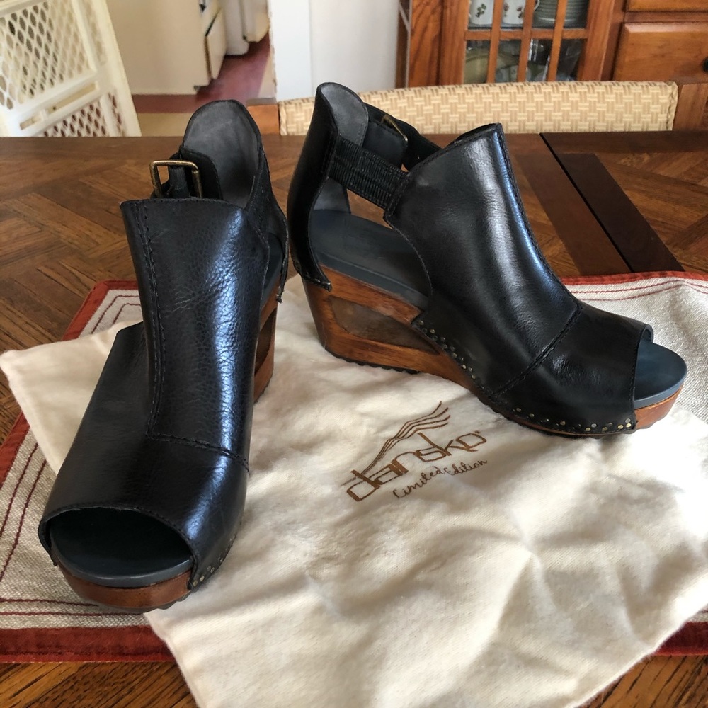 Dansko Limited Edition, new with bag!